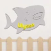 Décoration murale en bois representant un requin a personnaliser pour une chambre de bébé ou d'enfant