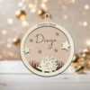 Boule de noël personnalisée au prénom de bébé representant un hérisson