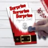 Carte à gratter spéciale Noël illustrant un Père Noël. Personnalisez un message sous la pastille à gratter pour le faire découvrir à votre destinataire.