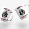 Tasse pompier representant un casque de pompier et la phrase culte "J'peux pas la caserne m'appelle"
