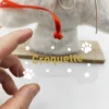 Boule de Noël personnalisée pour chien en forme d'os en plexiglass personnalsiable au nom du chien