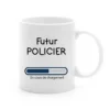 Mug futur policier avec une barre de chargement indiquant "en cours de chargement"