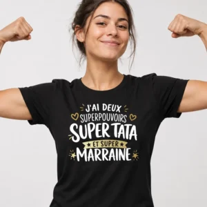 T-shirt Super Tata et Super Marraine noir porté par une femme, idée cadeau et annonce grossesse originale pour tata ou marraine.