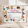Diplôme de la meilleure maîtresse personnalisé dans un cadre en bois A4 posé sur un bureau