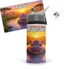 Gourde hippopotame personnalisée avec prénom dans un décor de savane au coucher du soleil avec hippopotame dans l’eau