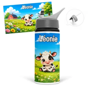 Gourde vache personnalisée avec prénom dans un décor de ferme fleuri avec prairie, grange et moulin
